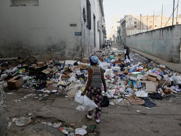 3 Havana Dang Ngap Trong Rac Thai Nhung Hinh Anh Nay Cho Thay Hau Qua Cua Lenh Trung Phat Cua My Doi Voi Cuba