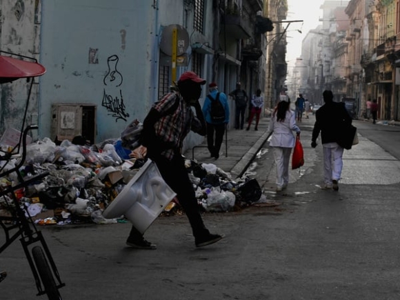 6 Havana Dang Ngap Trong Rac Thai Nhung Hinh Anh Nay Cho Thay Hau Qua Cua Lenh Trung Phat Cua My Doi Voi Cuba