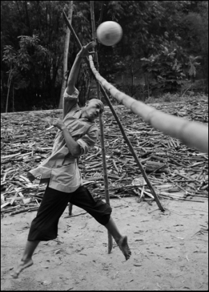 Nhà sư chơi bóng chuyền _9