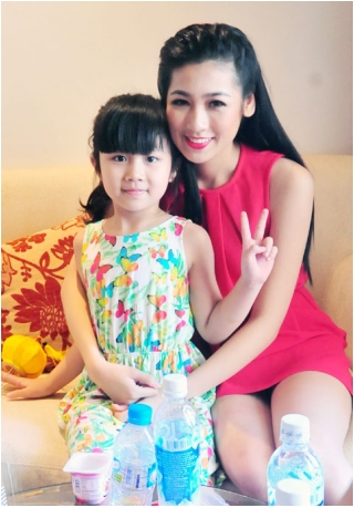 Á hậu Dương Tú Anh quyết tâm theo nghề báo_3