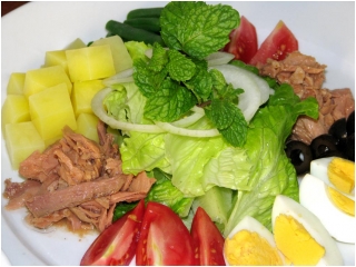 Tươi mát ngày nắng hanh với Salad cá ngừ_0