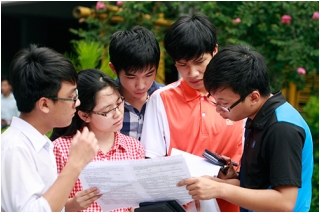 Đề thi môn Vật lý dài, thí sinh bật khóc_3
