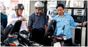 Lãi to lại kêu lỗ không chịu giảm giá xăng