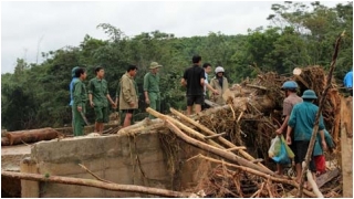 Hà Tĩnh: Gượng dậy dọn dẹp, dựng nhà cửa sau lũ_0