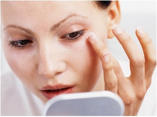 Chăm sóc vùng da quanh mắt hiệu quả cho từng độ tuổi_2