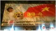 Hà Nội chào mừng ngày 30/4 bằng pano..."kì</p alt=