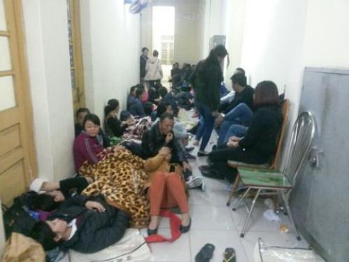 Xe biển xanh đưa đón quý bà...đánh bạc: Cục thuế đứng tên? - 0