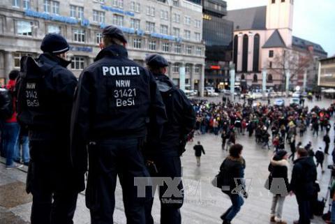 Stuttgart: Người dân biểu tình rầm rộ phản đối phân biệt chủng tộc - 0