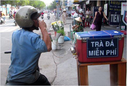 Tình người ở Sài Gòn và Hà Nội, bức ảnh này thật sự đáng suy ngẫm - 7