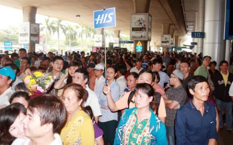 Sân bay Tân Sơn Nhất quá tải tại ai? - 1