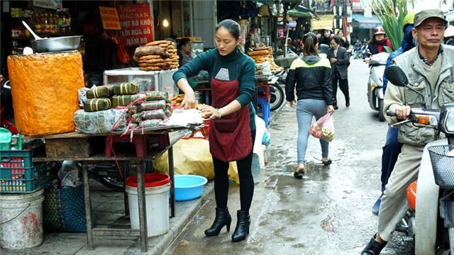 Lạ kỳ dân Thủ đô ăn uống cạnh cống rãnh - 9