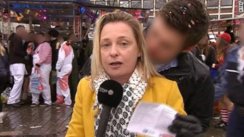 Nữ phóng viên bị sàm sỡ khi đang truyền hình trực tiếp ở Đức - 0