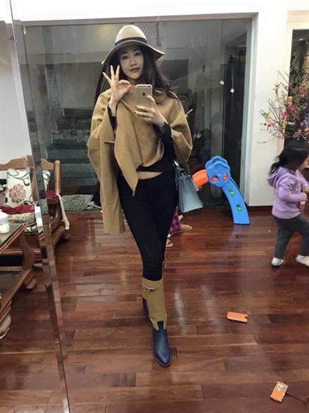 Sao Việt lố lăng khi đi chùa - 0