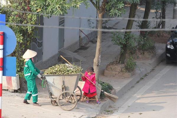 Loạt ảnh Ở đâu có mẹ, ở đó có Tết của hai mẹ con cô lao công gây xúc động - 4