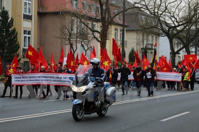 Người Việt ở Đức phản đối Trung Quốc gây căng thẳng Biển Đông - 0