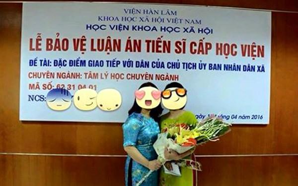 lò sản xuất tiến sĩ với năng suất năm 2015 là một ngày 3 giờ 55 phút cho ra đời một tiến sĩ  - 1