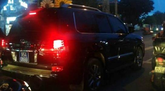Phó chủ tịch tỉnh bất ngờ đem xe riêng hạng sang sung công quỹ - 0