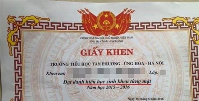Con kiếm giấy khen để vui lòng bố mẹ - 0