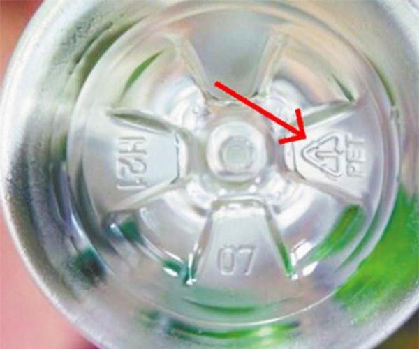 Dãy số bí ẩn dưới đáy chai nhựa: 95% người dùng không biết - 0