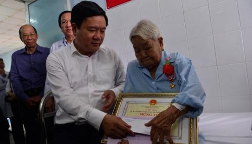 Bí thư Đinh La Thăng: Biên chế làm gì, lương cao là được - 1