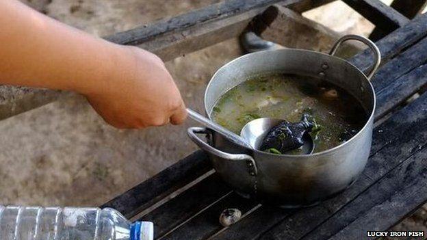 Câu chuyện thú vị về con cá sắt trong bữa cơm của người Campuchia - 1