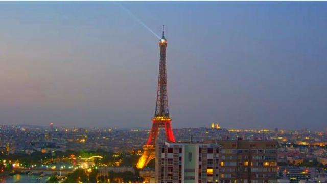 Tháp Eiffel ở Paris chiếu sáng màu cờ Đức: Vàng Đen và Đỏ - 0