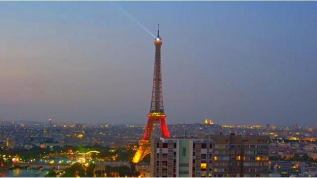 Tháp Eiffel ở Paris chiếu sáng màu cờ Đức: Vàng Đen và Đỏ - 0