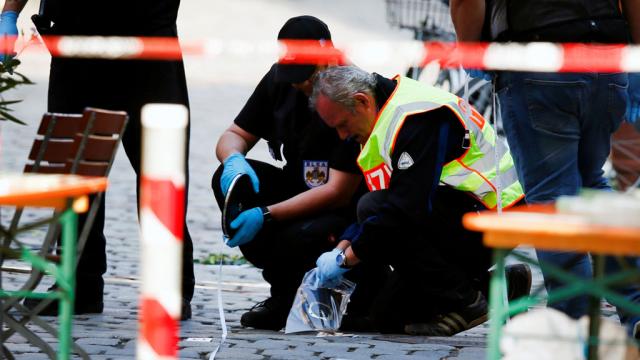 Tuần lễ kinh hoàng ở nước Đức: Đâm dao, vung rìu, xả súng và đánh bom tự sát - 0