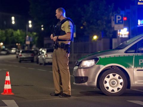 Tuần lễ kinh hoàng ở nước Đức: Đâm dao, vung rìu, xả súng và đánh bom tự sát - 2