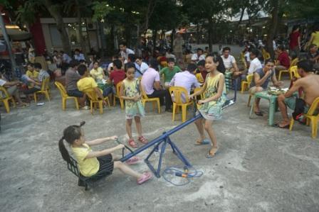 Vụ cháu bé ở Hà Nội tử vong do xích lô chở tôn: Làm trẻ con Thủ đô này, thật tội! - 2