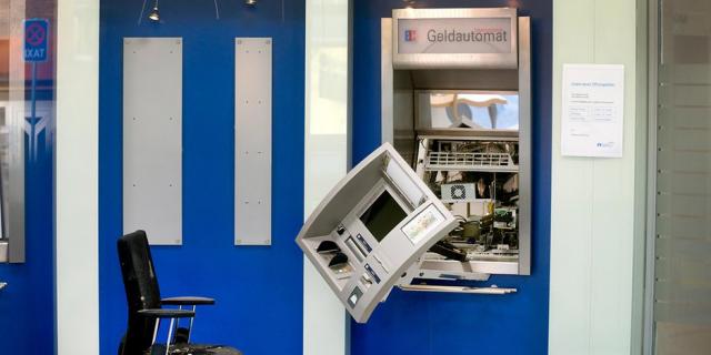 Đức: Nhiều máy lấy tiền bị cho nổ tan tành - 0