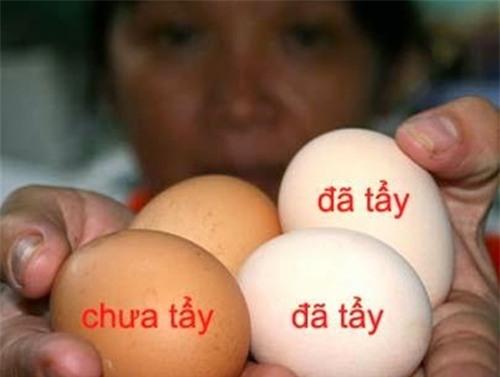5 mẹo giúp mẹ Việt phân biệt trứng gà tẩy trắng cực chuẩn - 0