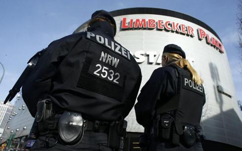 Đức bắt 2 nghi phạm sau khi phong tỏa khu mua sắm vì lo khủng bố - 0