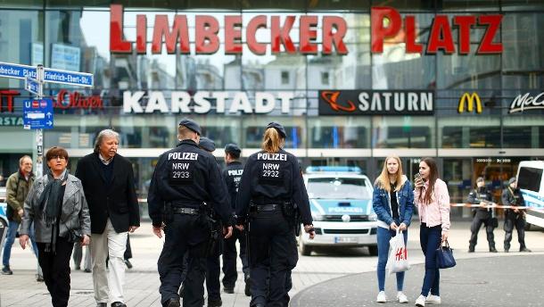IS thừa nhận chỉ đạo tấn công khủng bố trung tâm mua sắm Limbecker Platz ở thành phố Essen Đức - 0