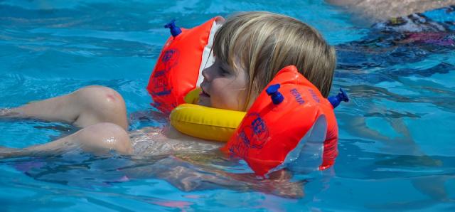 Đức tiết lộ gây sốc: Phao tay tập bơi trẻ em có chứa các hóa chất gây ung thư - 0