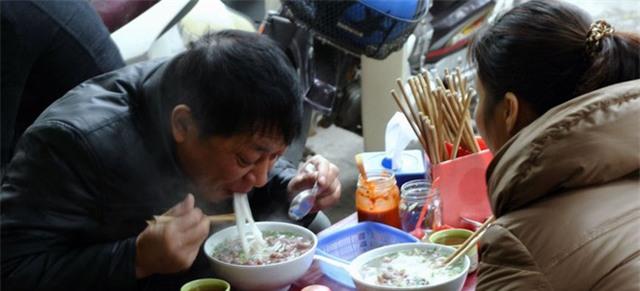 Chuyên gia dinh dưỡng Mỹ chỉ cách ăn phở tốt cho sức khỏe: Nhiều người Việt cũng chưa biết - 1