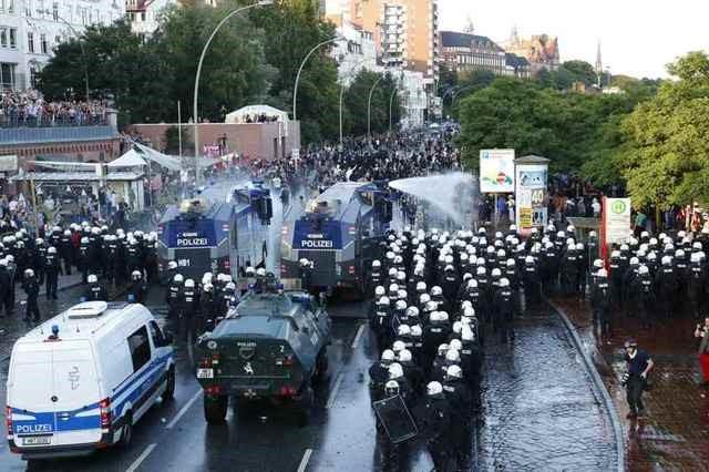 Bạo động trước thềm hội nghị G20 ở Hamburg, 75 cảnh sát Đức bị thương - 0