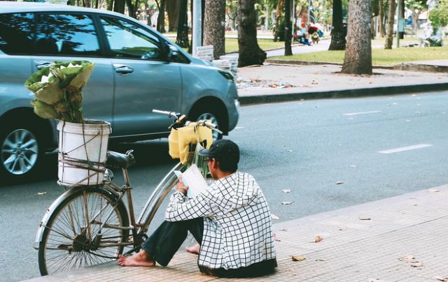 Ngày hè đẹp nhất của con nít nhà nghèo: Bán sen, bán chè nhưng vui biết bao vì đỡ đần được cha mẹ - 5