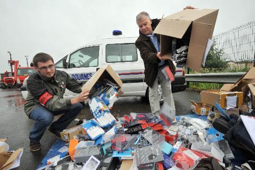 Cảnh sát châu Âu: Hàng giả mang lại lợi nhuận khủng cho tội phạm ở EU - 0