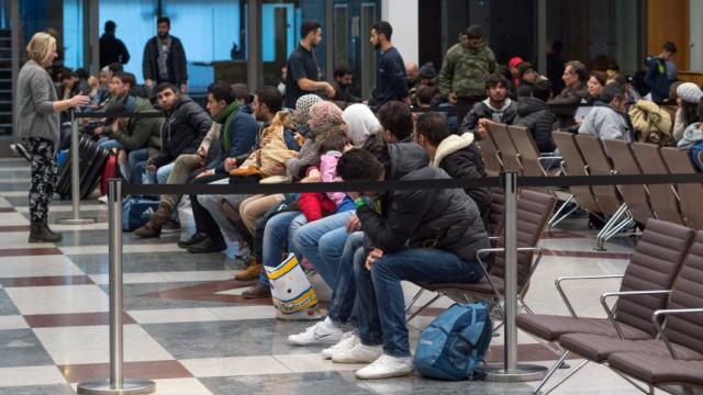 Nước Đức và người tị nạn: Làm cách nào để trục xuất nhanh nhất những vị khách không mời mà đến? - 0