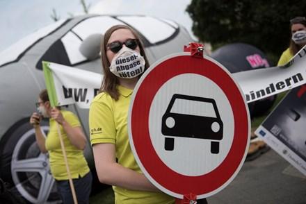 Đức và cuộc chiến cấm xe chạy diesel: Nguy cơ hàng tỉ euro bốc hơi - 0