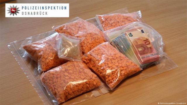 Đức: Cảnh sát Osnabrück bắt khối lượng lớn thuốc kích thích mang hình Donald Trump - 0