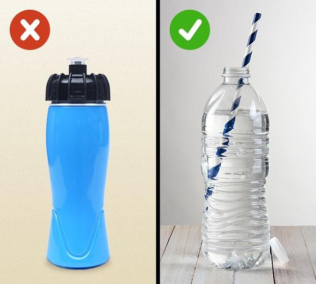 2 bí mật về chai nhựa đựng nước mà nhiều người sẽ ước rằng thà mình không biết - 2