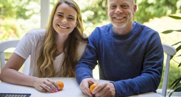Bố tặng con gái 2 quả cam chưa bóc vỏ, lý do đằng sau khiến ai cũng xúc động - 0
