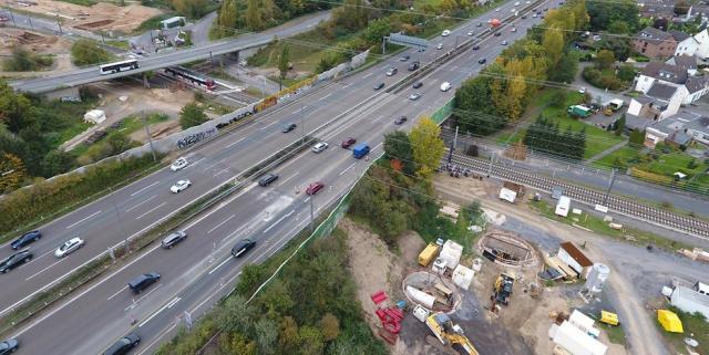 Đức: Nghi ngờ có bom dưới lòng đường cao tốc, Autobahn A1 cấm đường trên diện rộng nhiều ngày - 0
