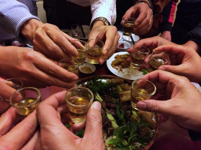 Chén rượu… là đầu câu chuyện: Vì sao người Việt thích ‘nhậu’? - 2