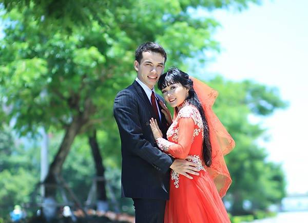 Cô gái Việt U30 quyết chờ chàng trai Tây đủ tuổi thành niên để lấy làm chồng  - 0