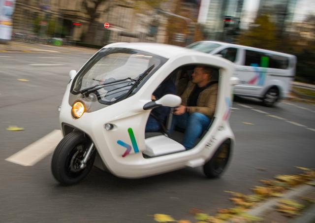 Lần đầu tiên ở Đức: Trải nghiệm dịch vụ đưa đón bằng xe Tuk-Tuk tại Frankfurt - 0