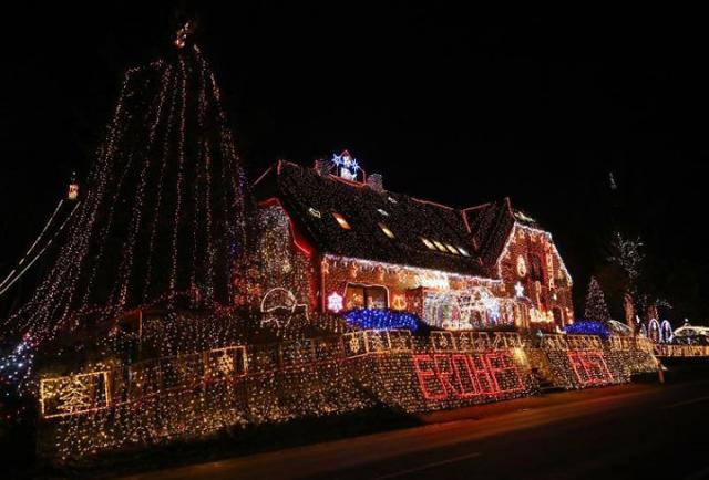 Vợ chồng người Đức chi hơn 150.000 Euro để thắp sáng hơn 530.000 đèn dịp Giáng sinh - 4