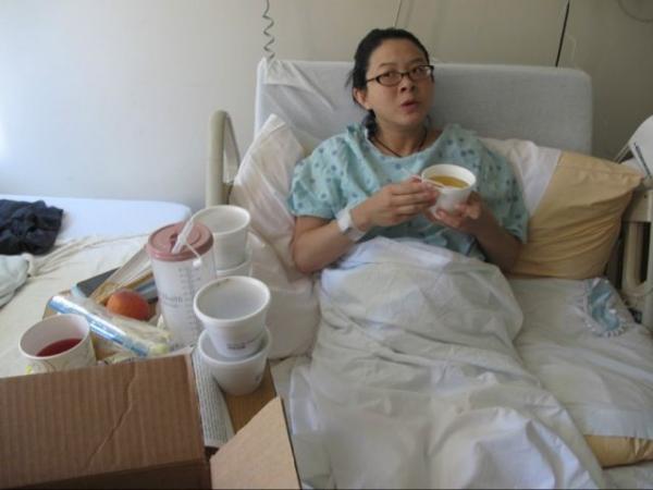 Cô gái trẻ rơi vào tình trạng méo miệng, liệt nửa mặt chỉ vì thói quen đi ngủ khi tóc còn ướt - 0